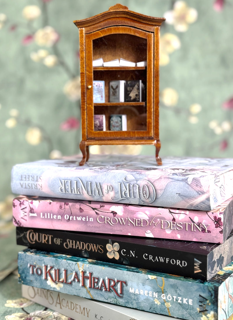 Mini-Bücherregal mit Mini-Büchern