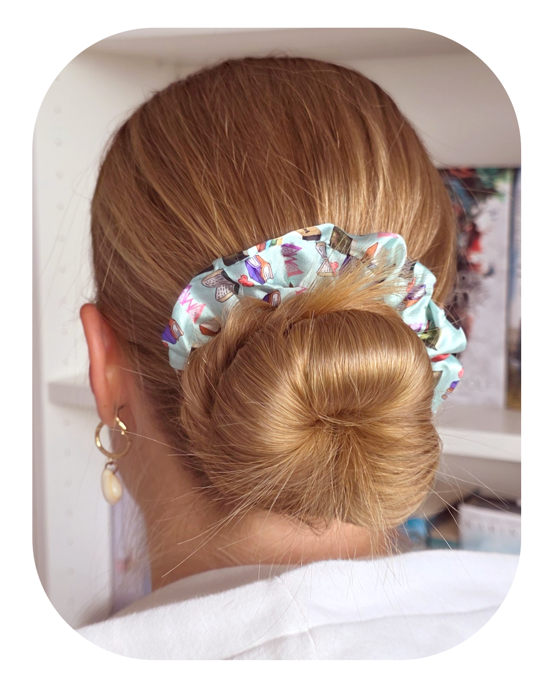 Bookish Scrunchie: Das buchige Von Morgen Haargummi  🎀